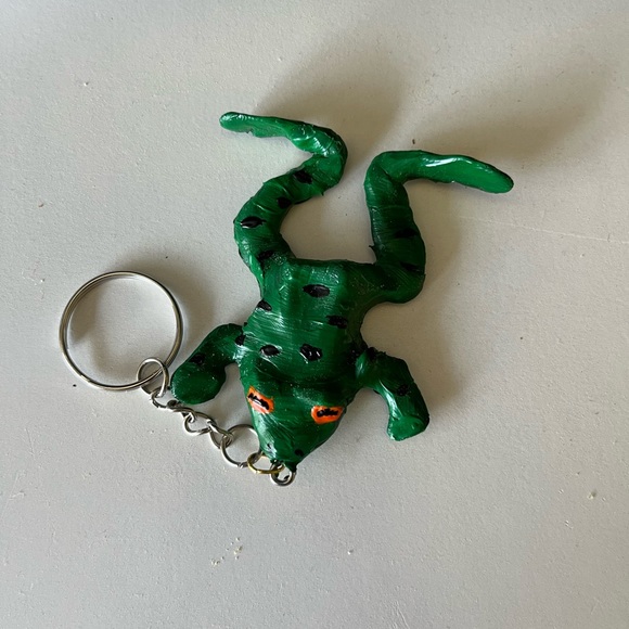 SOLD HANDMADE polymer clay and acrylic frog keychain - Picture 6 of 7